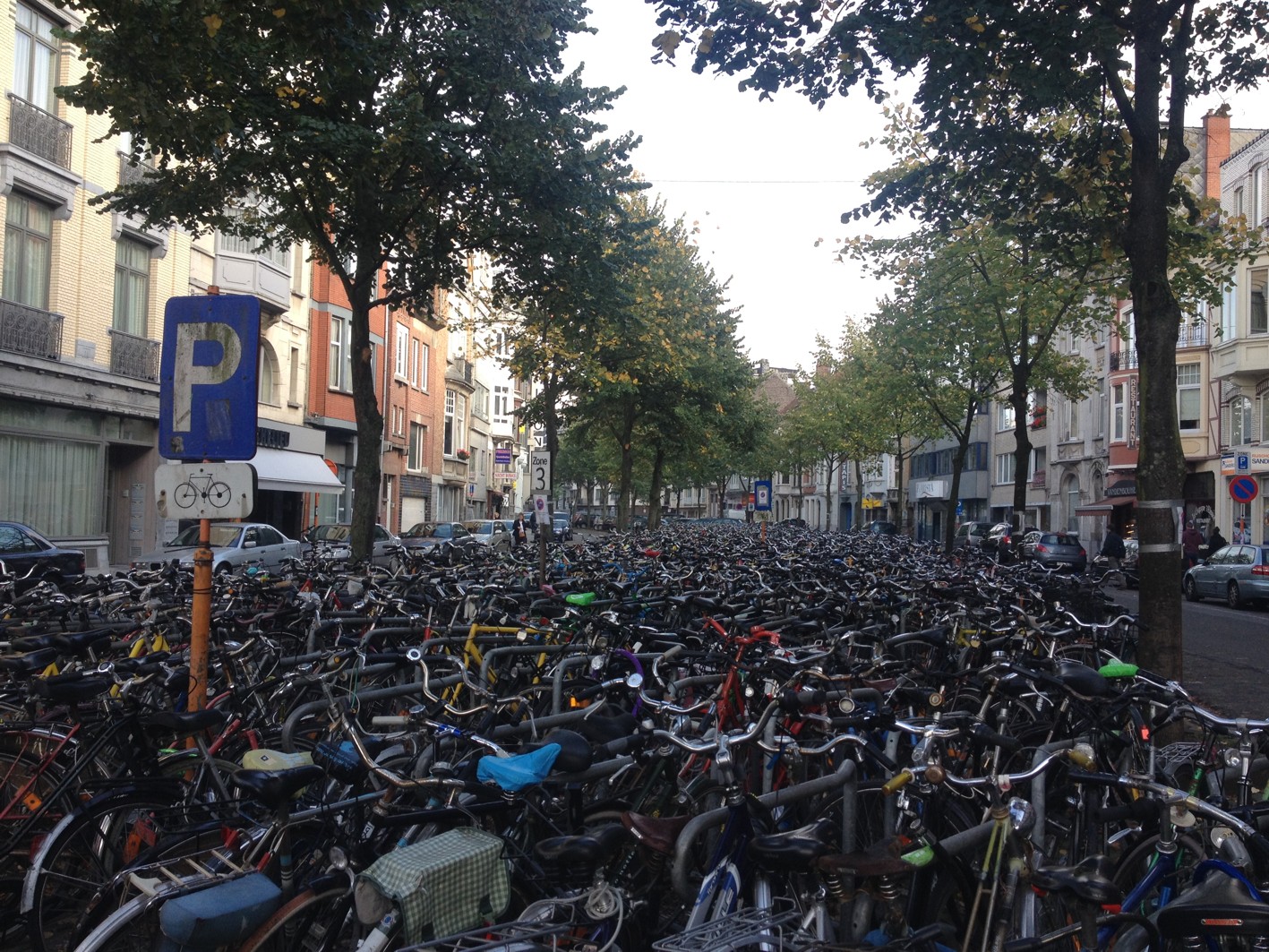Boulevard lleno de bicis en Gante