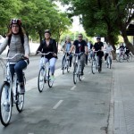 Técnicos especialistas en movilidad sostenible participan en una ruta ciclista por Sevilla